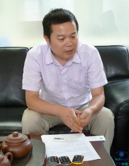 林果科技副总经理韩阿龙在回答记者的提问